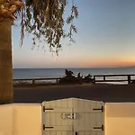 Unique Beachfront Cycladic @ Vila *