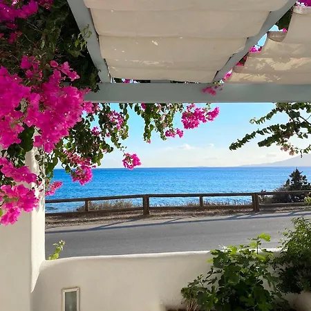 빌라 Unique Beachfront Cycladic @ *