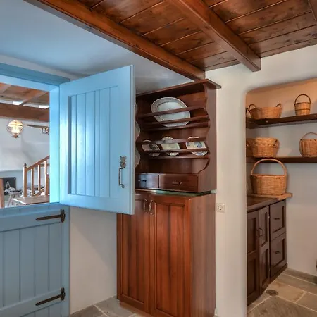 Unique Beachfront Cycladic @ 别墅 *